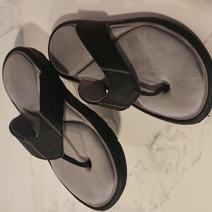 Men's Black and Gray Sandals GUC Sz 9.5 With Cushioned Footbed